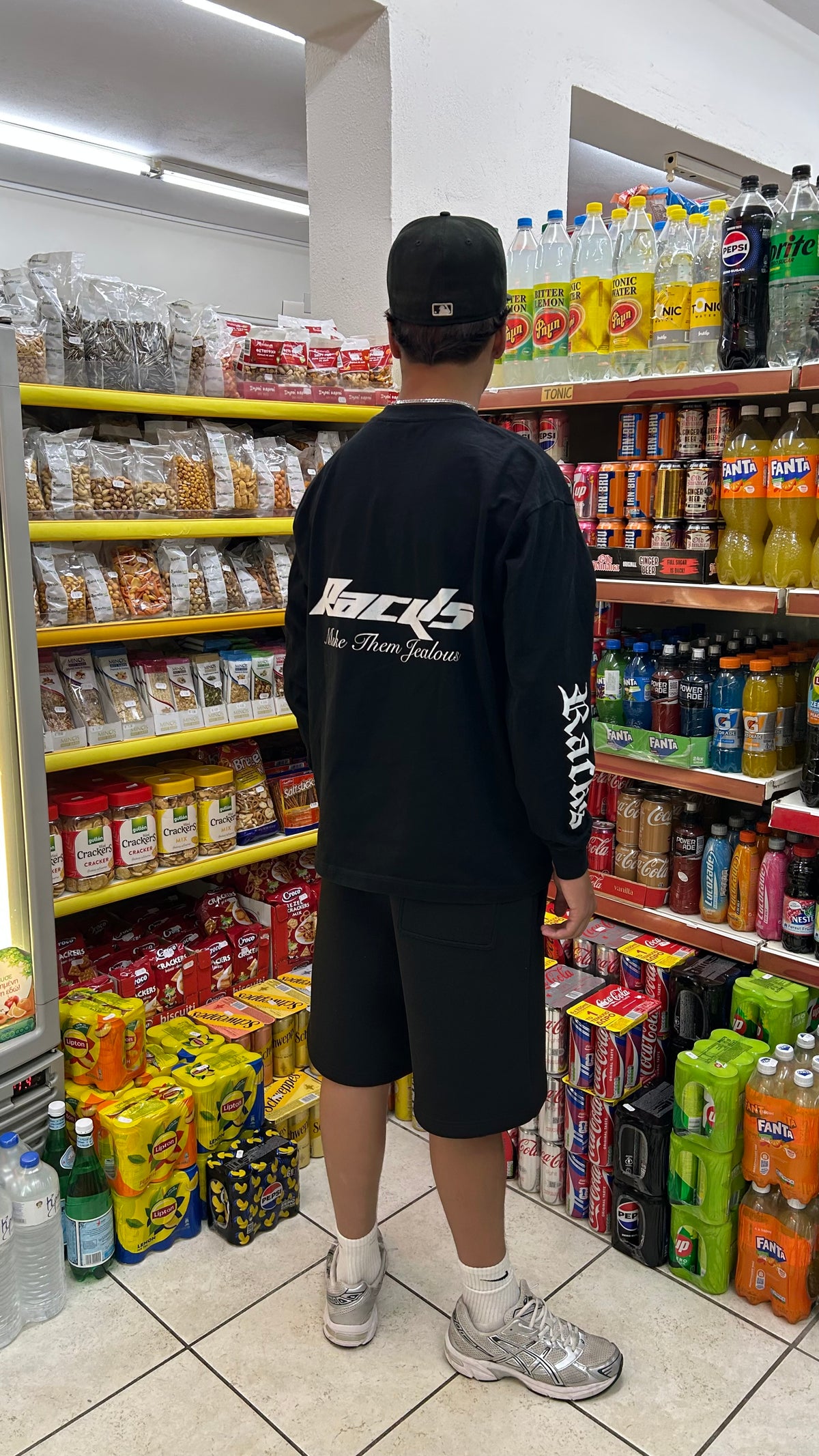 ESSENTIALS LS - BLACK